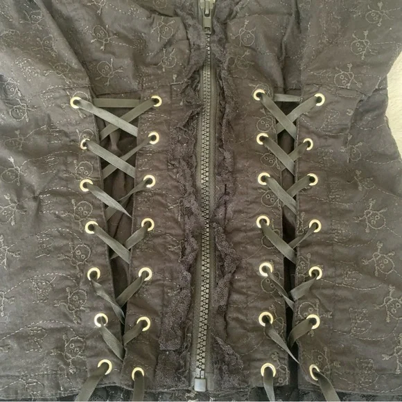 Tripp NYC SKULL EMBROIDERY CORSET Sz Med Black Lace Top Flaw - Picture 5 of 8